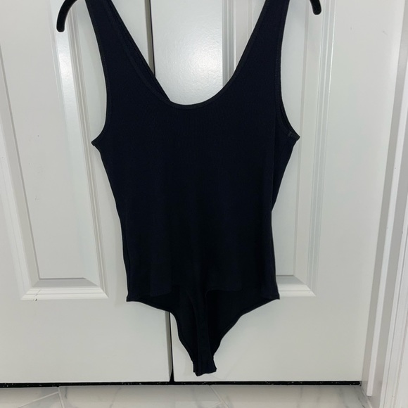 Express Women’s Ribbed Thong Bodysuit Black Size Large NWT - Picture 2 of 4